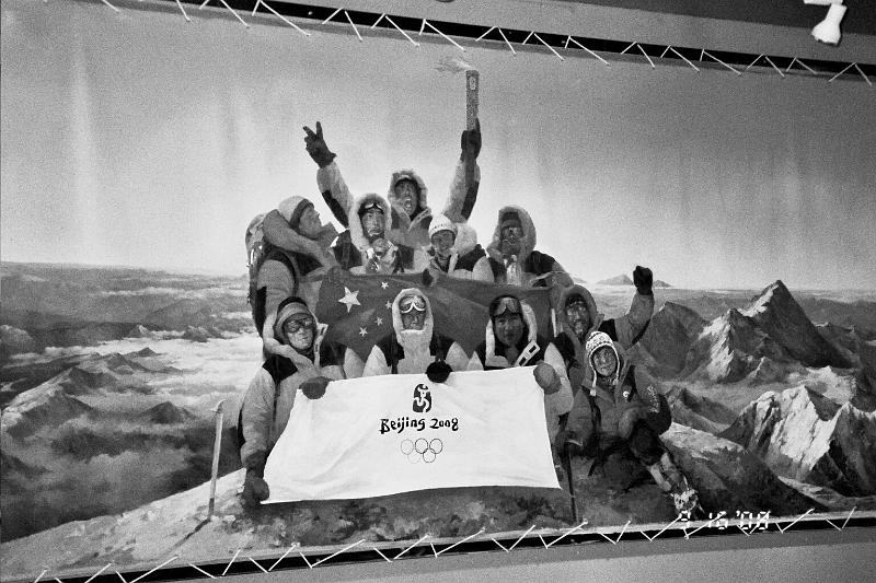 B&W-Olympic torch at Everest.jpg